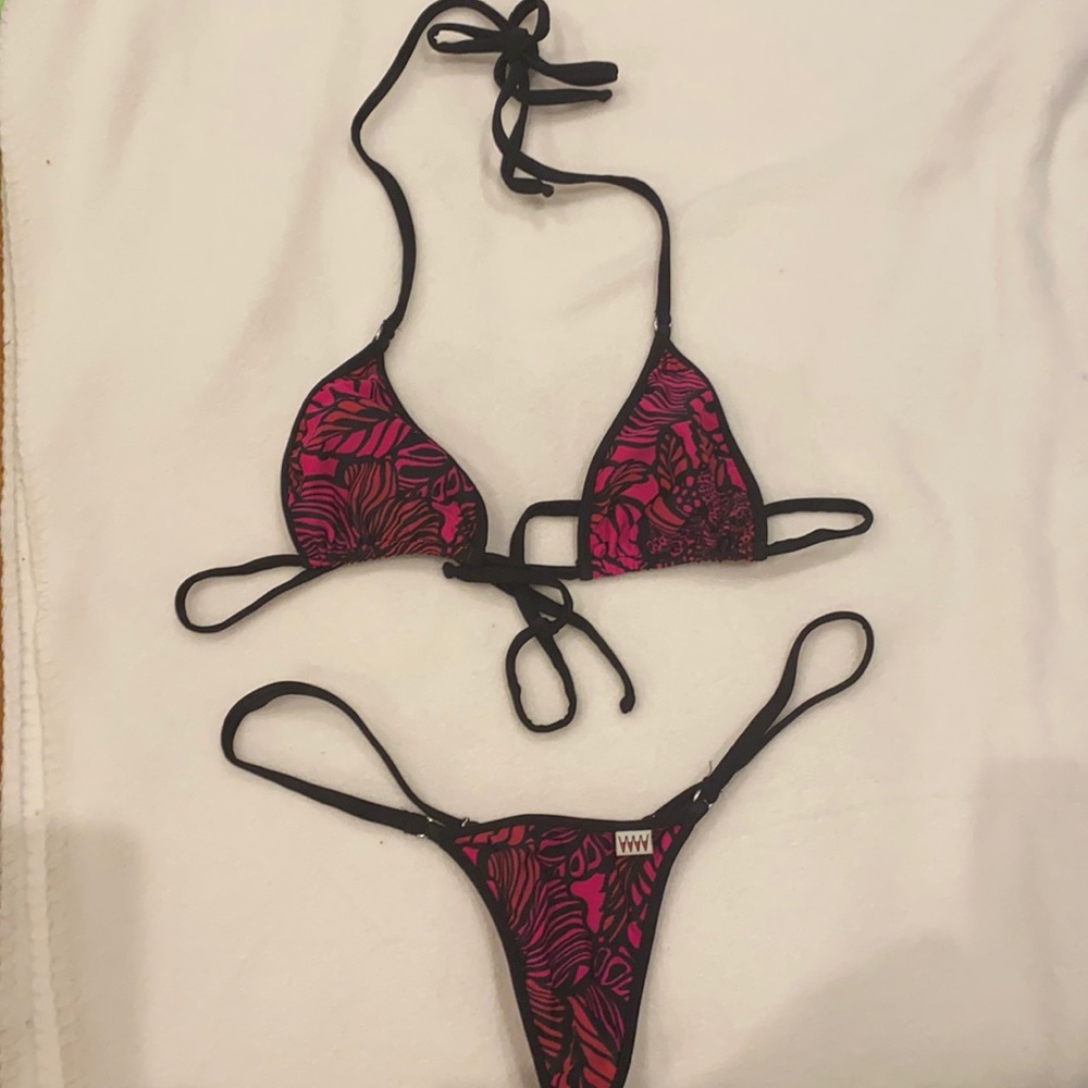 Fuschia and black patterned micro bikini